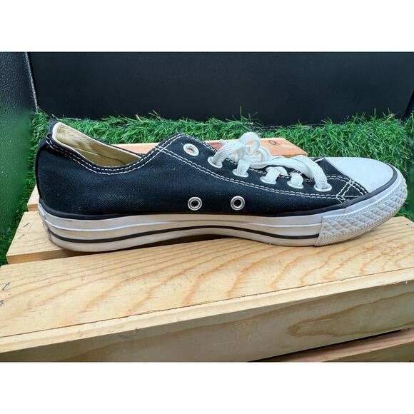 Converse-Chuck Taylor-Low Tops- Black/White- Size 5.5M main image 7